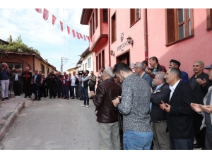 Yenileme Çalışmaları Tamamlanan Tarihi Sivrioğlu Camii İbadete Açıldı