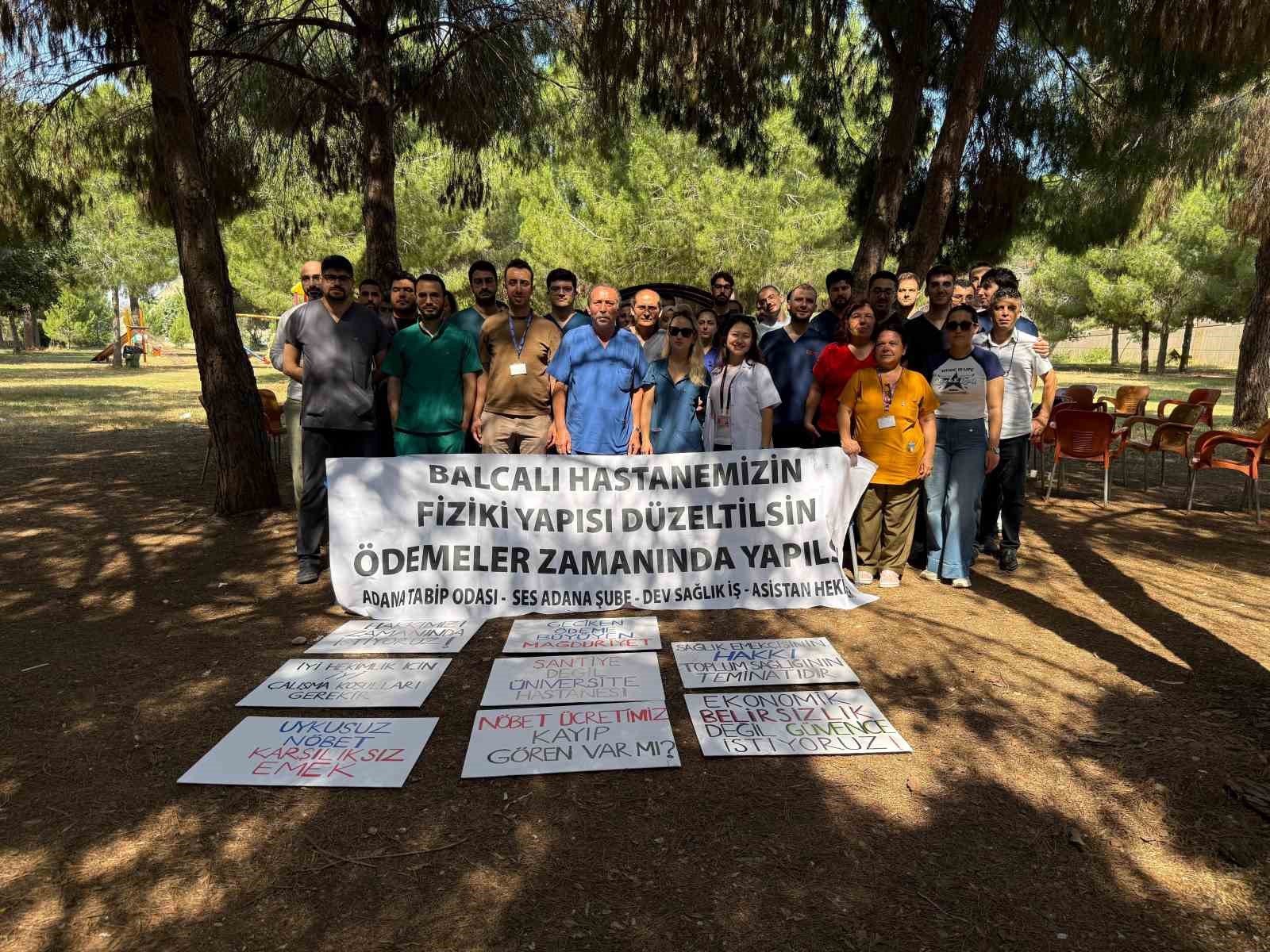 balcali-hastanesinde-calisan-saglik-calisanlari-3-gun-is-birakti