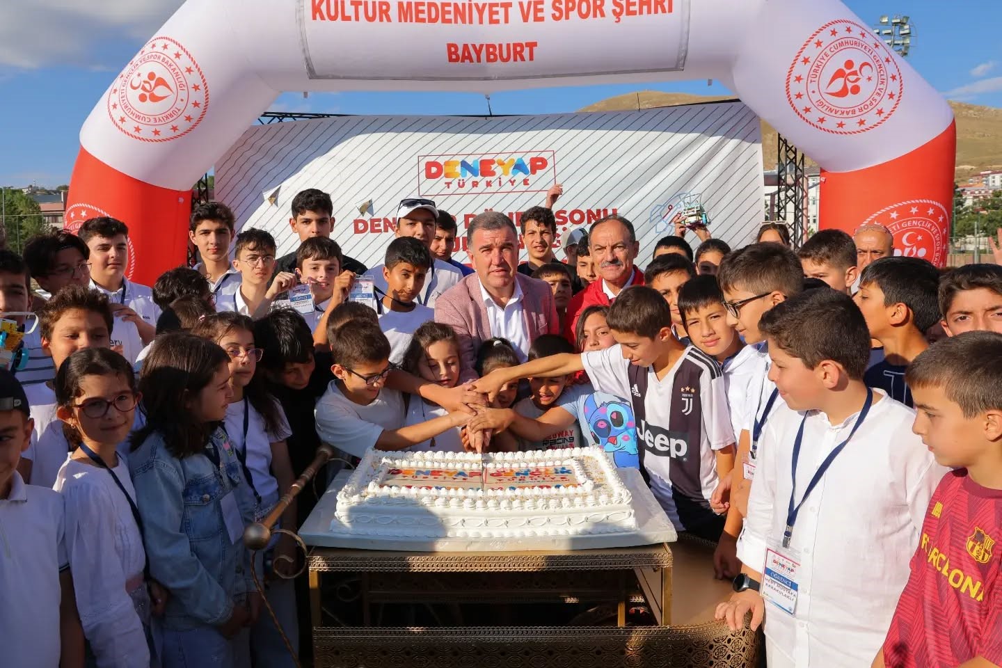 bayburt-ta-genclik-festivali-ve-deneyap-kapanisi