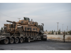 Sınıra Tank Ve Komando Sevkiyatı