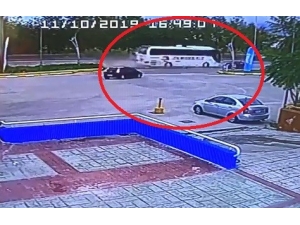 Sürücüsü Fenalaşan Yolcu Otobüsü Otomobili Biçti: 1’i Ağır 3 Yaralı