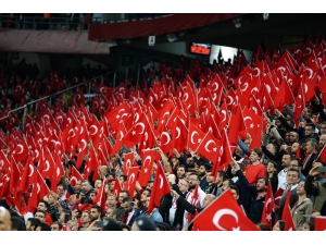 Milli Maça Yoğun İlgi