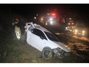 Eyüpsultan’da Otomobil Yoldan Çıkıp Metrelerce Takla Attı: 2 Kişi Ağır Yaralı