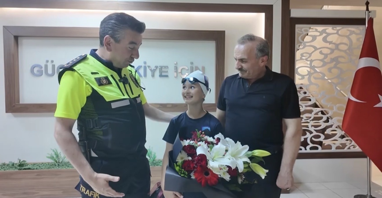 sehit-polisin-emaneti-eylul-asel-yuzmede-gururlandirdi