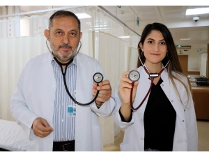 Baba-kız Doktorlar Aynı Hastanede Şifa Dağıtıyor