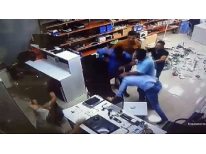 İşyerini Basıp Öldüresiye Dövdüler