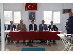 Vali Öksüz, Paşaçayır Mahallesi Sakinleriyle Buluştu