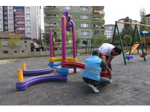 Muş’ta Tahrip Olan Parkların Bakımını Sürdürüyor