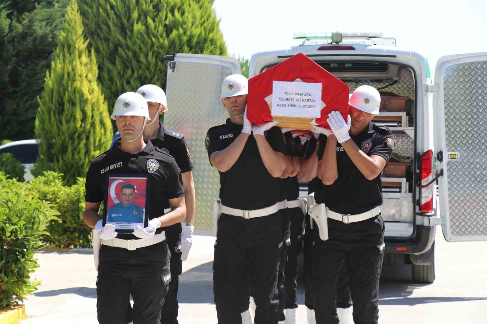 gorevi-basinda-vefat-eden-polis-memuru-memleketine-ugurlandi