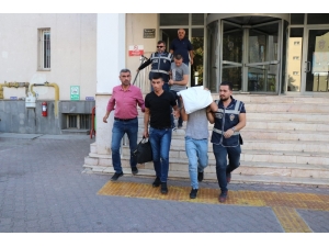 Hırsızlıktan Aranması Bulunan 3 Kişi Metruk Binada Saklanırken Yakalandı