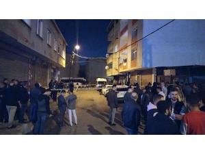 Kuyumcuyu Ve Oğlunu Evin Önünde Gasp Edip Altınları Alıp Kaçtılar