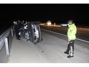 Köpeğe Çarpmamak İçin Ani Fren Yapınca Kaza Yaptı: 2 Yaralı