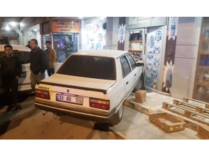 Fren Yerine Gaza Basınca Markete Girdi