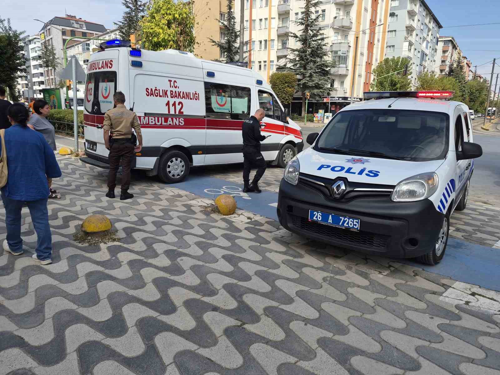 eskisehir-de-otomobilin-carptigi-yasli-kadin-yaralandi