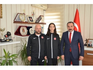 Dünya Üçüncüsünden İl Müdürü Yıldız’a Ziyaret