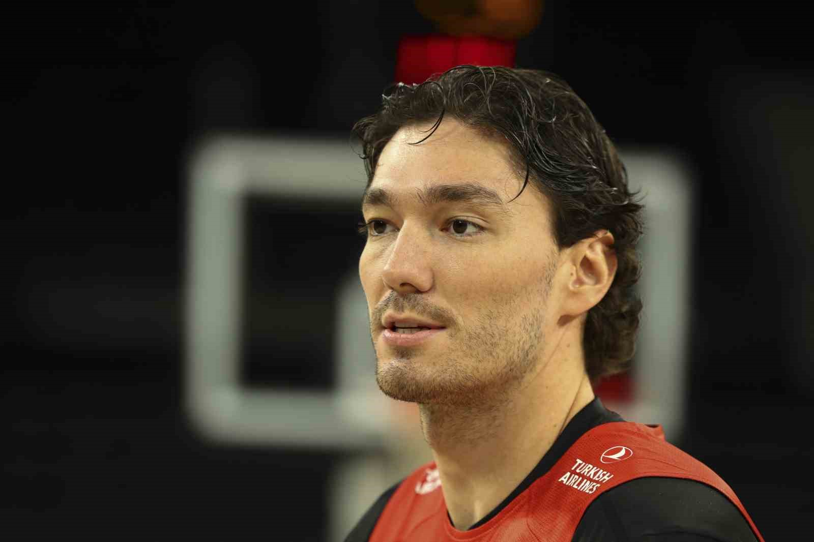 cedi-osman-kendi-taraftarimizin-onunde-cok-onemli-bir-maca-cikip-galibiyetlerimizle-devam-etmek-istiyoruz