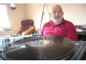 Hurdacıyken Bulduğu Plak Ve Kasetleri Biriktirerek Koleksiyoner Oldu