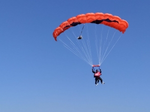 Ampüte Hatice Hemşire 12 Bin Fitten Paraşütle Atladı