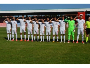 Isparta’daki Bal Maçından Mehmetçik’e Selam