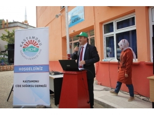 Çevre Kirliliğine Dikkat Çekmek İçin Çöp Topladılar