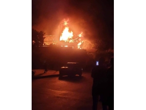 Mısır’daki Tarihi Kilise Alev Alev Yandı