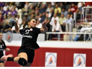 Kadın Hentbol Takımından Galibiyet