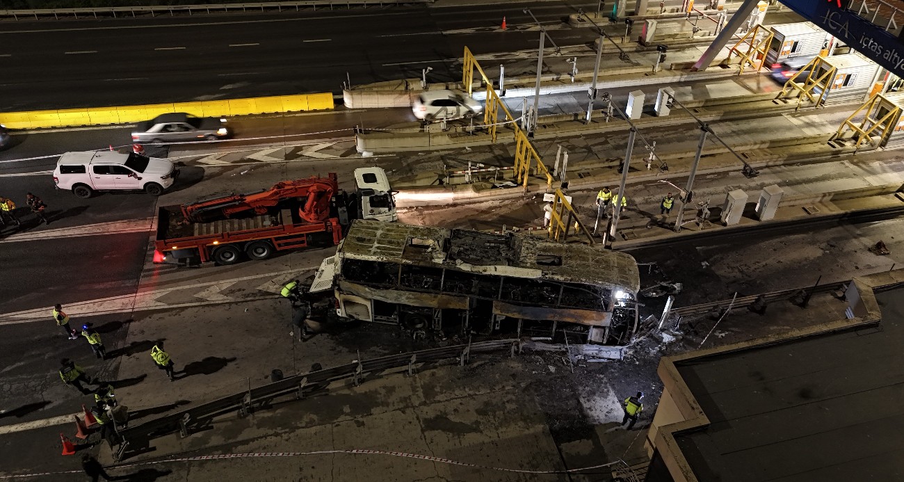 otobus-yangininin-ardindan-ekiplerin-calismasi-havadan-goruntulendi