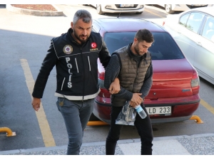 Bolu’da 1 Kilo 29 Gram Skunkla Yakalanan Şahıs Adliyeye Sevk Edildi