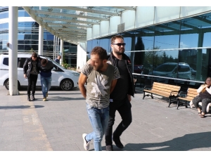 Durdurulan Araçtaki Uyuşturucu Şüphelileri Gözaltına Alındı