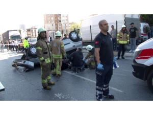 Halkalı’da 3 Aracın Karıştığı Kazada 6 Kişi Yaralandı. Yaralılar Sağlık Ekipleri Tarafından Hastaneye Kaldırılırken, Polis Olayla İlgili Çalışma Başlattı.