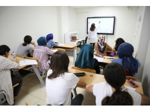 Haliliye’de Gençler Sınava Hazırlık Kurslarında Çalışıyor