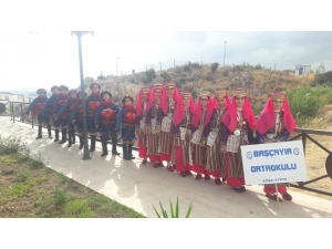 Başçayır Ortaokulu, Antalya Yörük Festivali’ni Renklendirdi