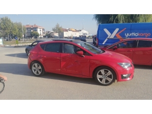 Otomobil İle Motosikletin Arasında Kalan Yaya Ölümden Döndü