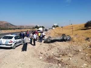 Otomobil Takla Attı: 2 Yaralı