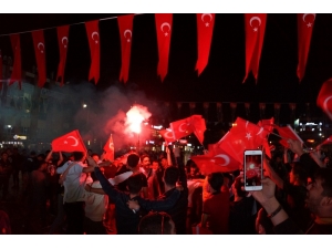 Aydın’da Milli Maç Heyecanı Kent Meydanında Yaşandı