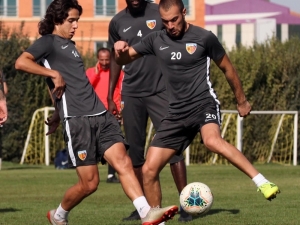 Emmanuel Adebayor Takıma Katıldı