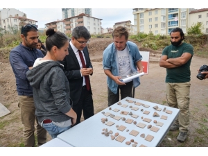 Rektör Taş’dan Bilecik’teki 8 Bin Yıllık Yerleşim Yerinde İnceleme