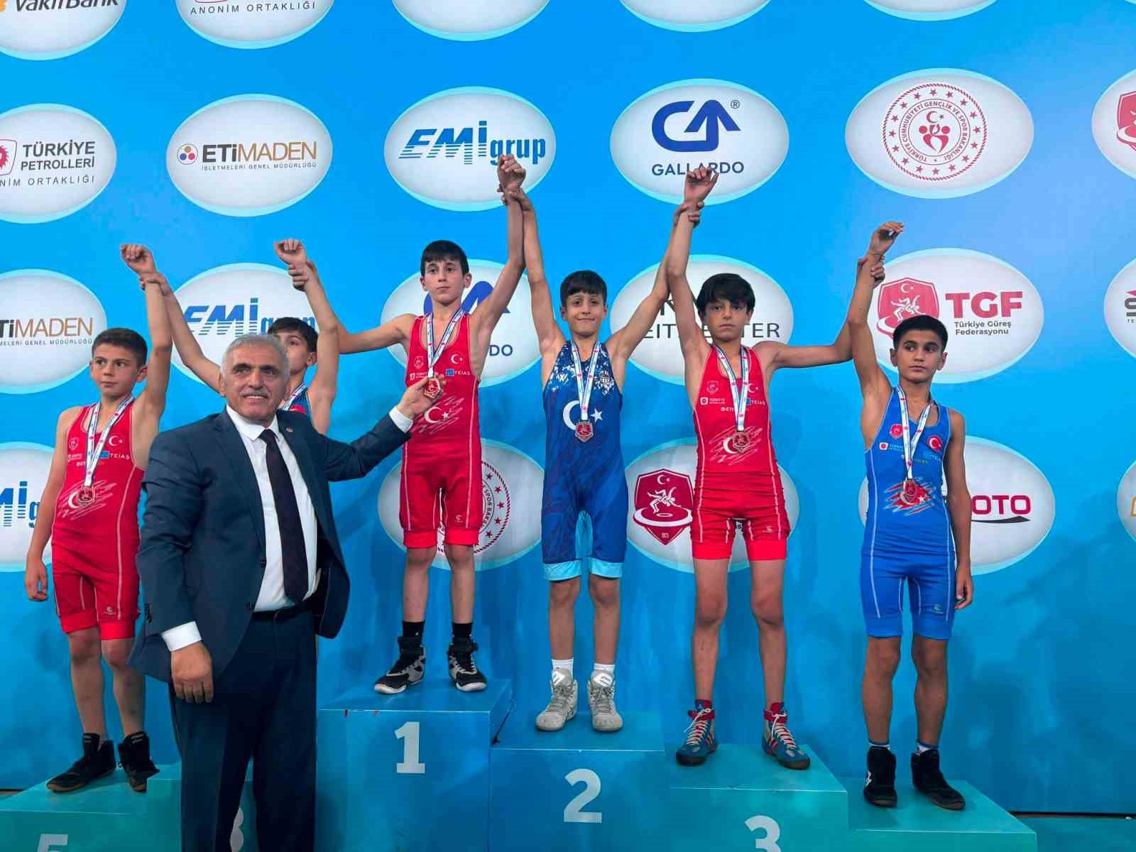 sivasli-guresci-ankara-dan-bronzla-dondu