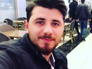 Kamyonla Otomobil Kafa Kafaya Çarpıştı: 1 Ölü