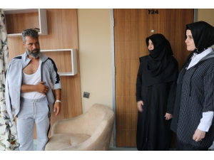 Ak Kadınlardan Yaralı Vatandaşlara Ziyaret