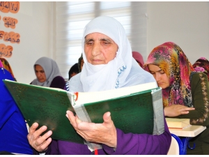 71 Yaşında Azmiyle Örnek Oldu