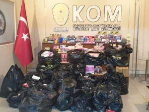 Kaçak Saat Ve Kozmetik Ürünü Ele Geçirildi,
