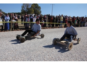 Kütahya’da Kıran Kırana ’Tahtalı Araba’ Yarışı
