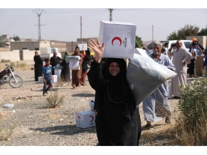 Msb:" Türk Kızılayı, Mehmetçiğimizin Desteğiyle Tel Abyadlı Kardeşlerimize Yardım Malzemelerini Dağıtmaya Başladı"