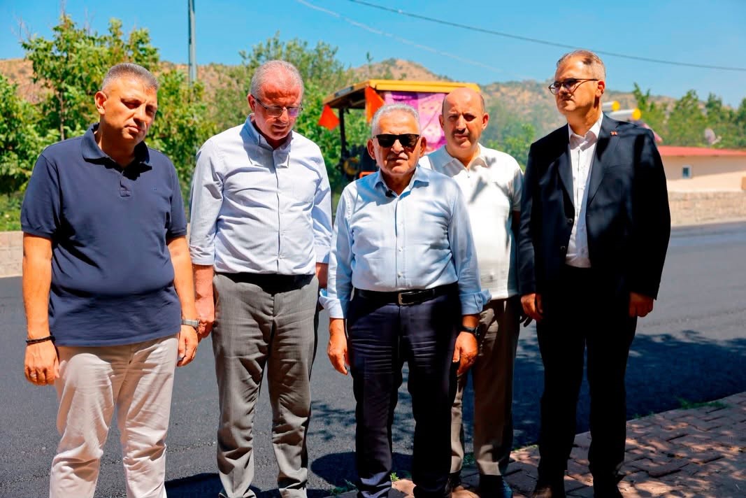 baskan-buyukkilic-sazyolu-caddesindeki-sicak-asfalt-calismalarini-inceledi