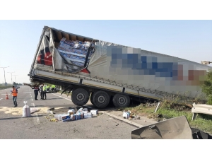 Sürücü Direksiyon Hakimiyetini Kaybetti Tır Yoldan Çıktı