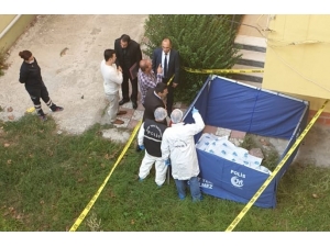 Evinin Önünde Ölü Bulundu