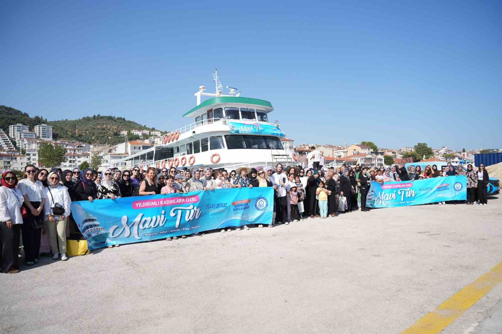 yildirimli-kadinlar-mavi-turla-bulusuyor