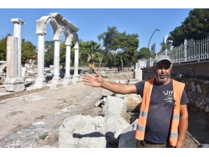 Thyateira’da ’Roma Caddesi’nin Sütunları Ayağa Kaldırılıyor