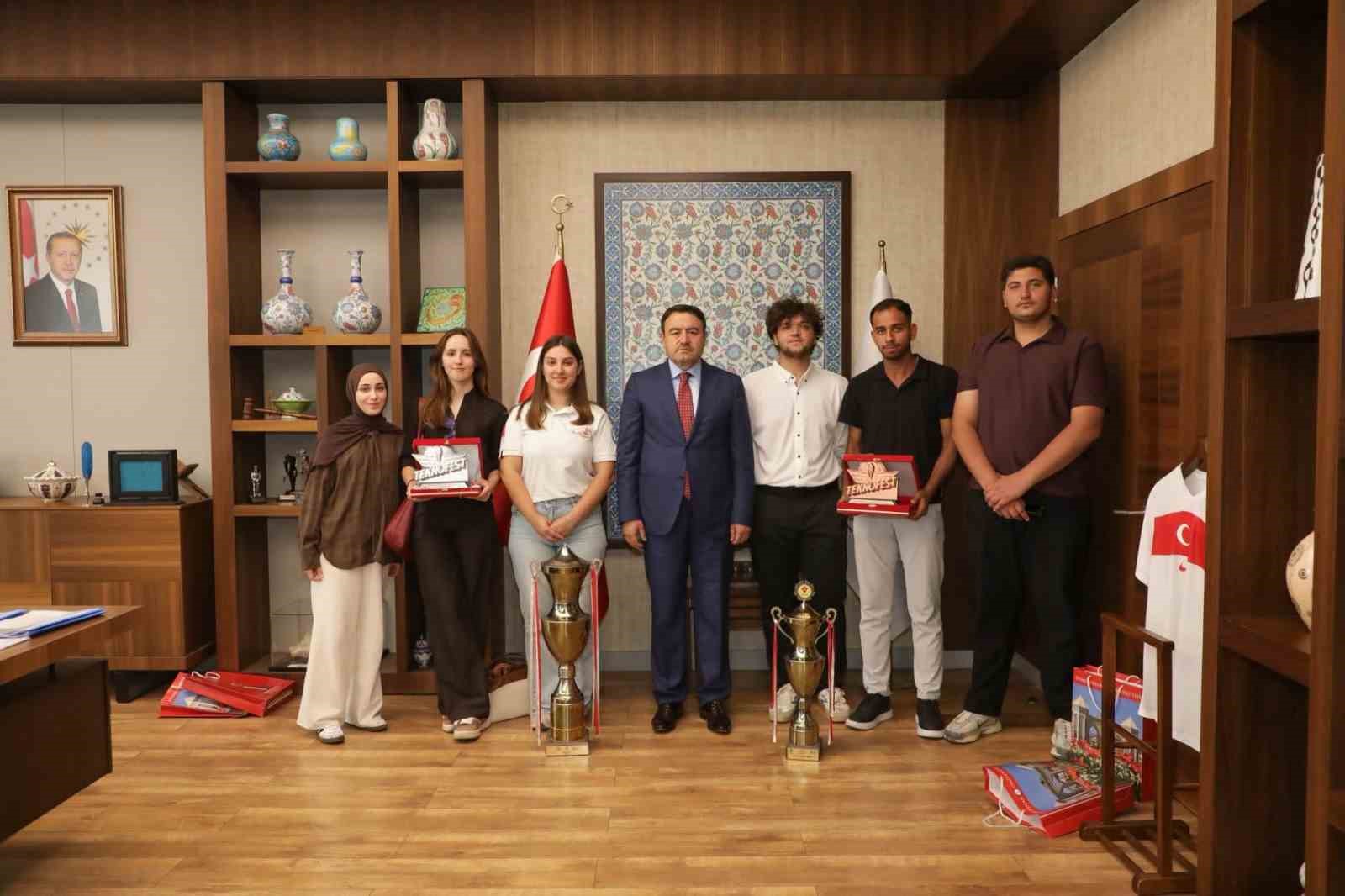 vali-isin-duscart-takimi-ni-agirladi